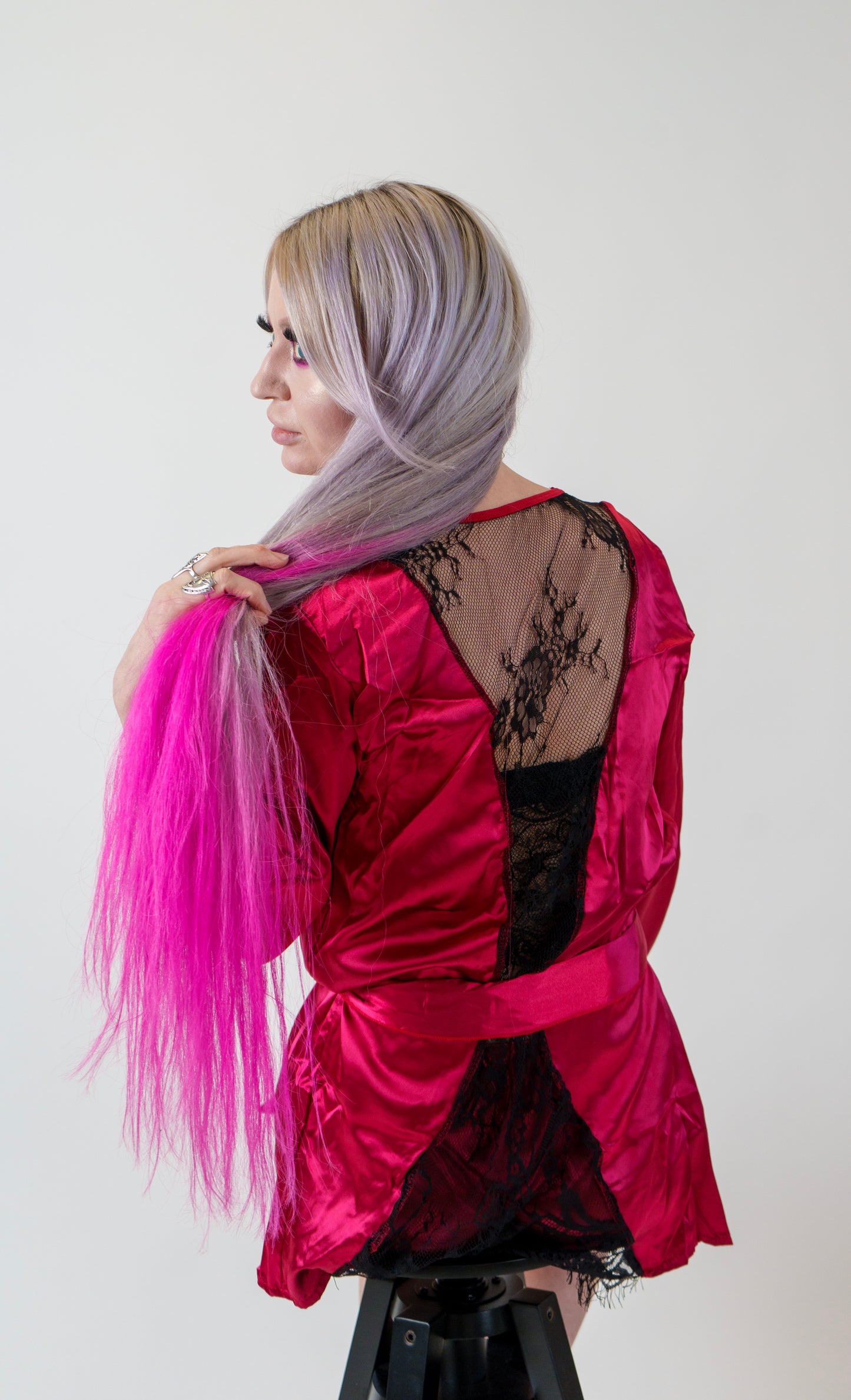 Pohodlné tmavě červené noční prádlo