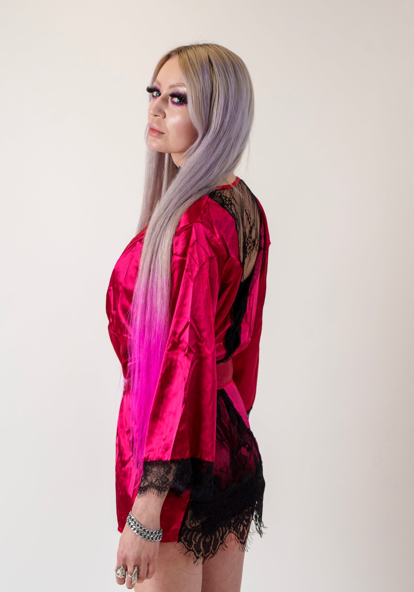 Pohodlné tmavě červené noční prádlo