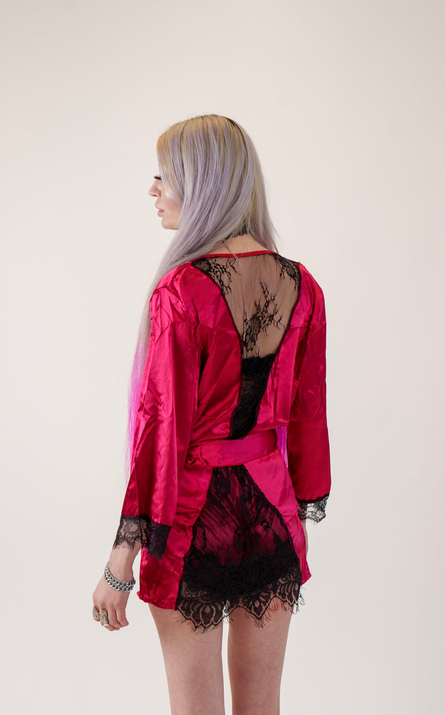 Pohodlné tmavě červené noční prádlo