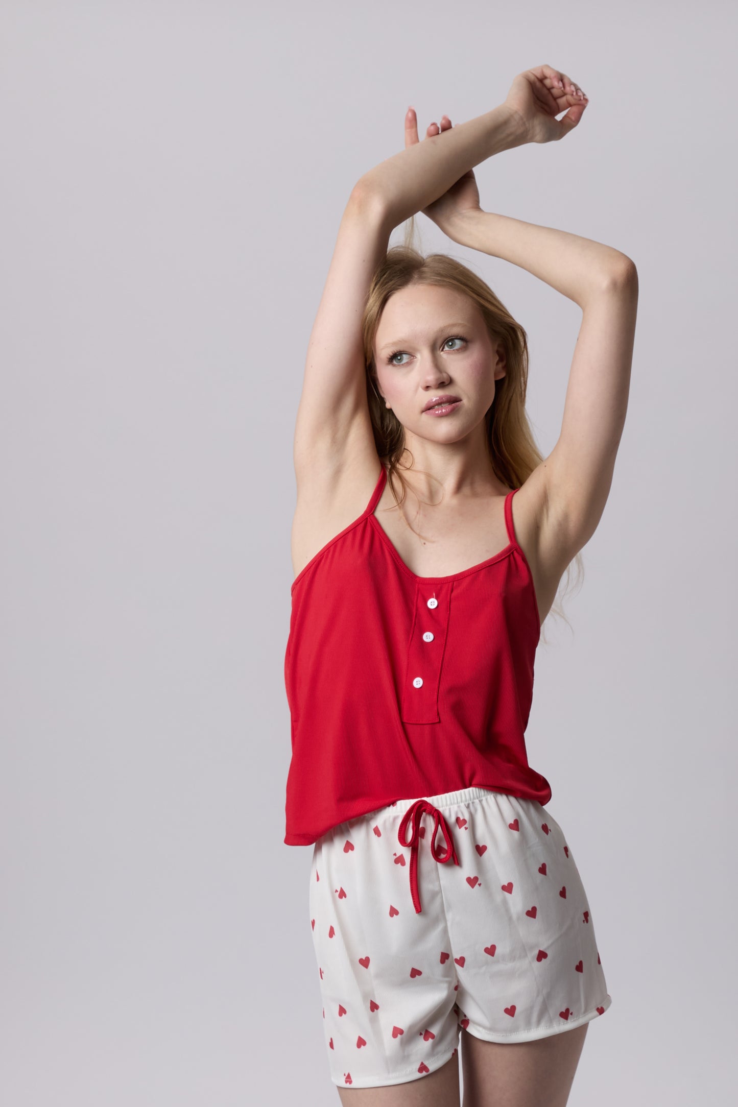 Červeno bílé domácí oblečení