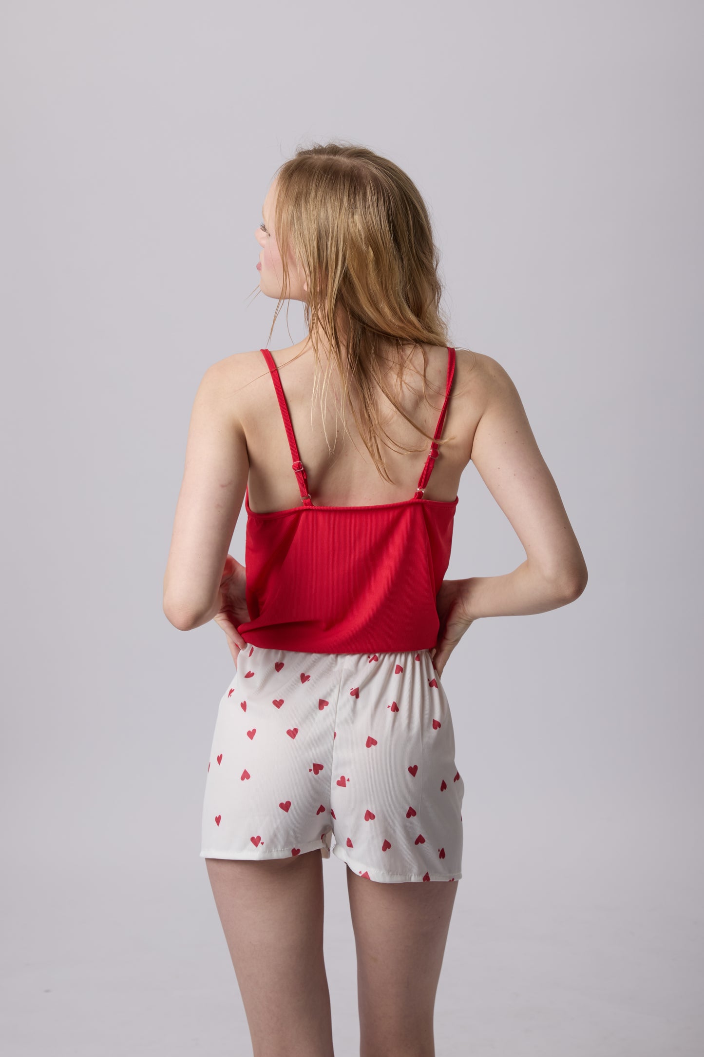 Červeno bílé domácí oblečení