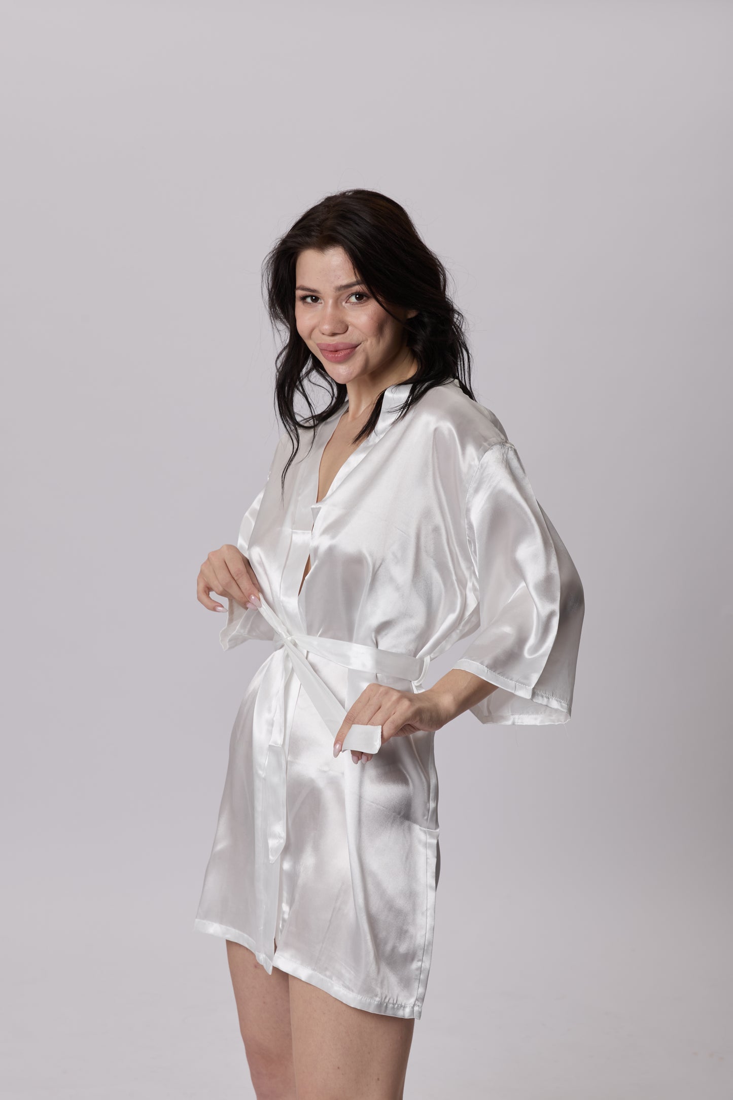 Saténová noční košilka s krátkým rukávem a páskem